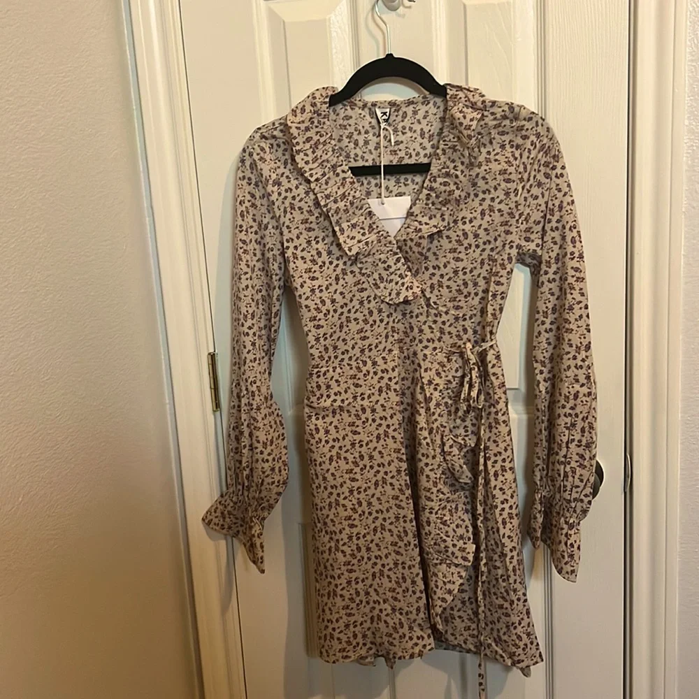 Ditzy Floral Wrap Dress NWT - Picture 1 of 4